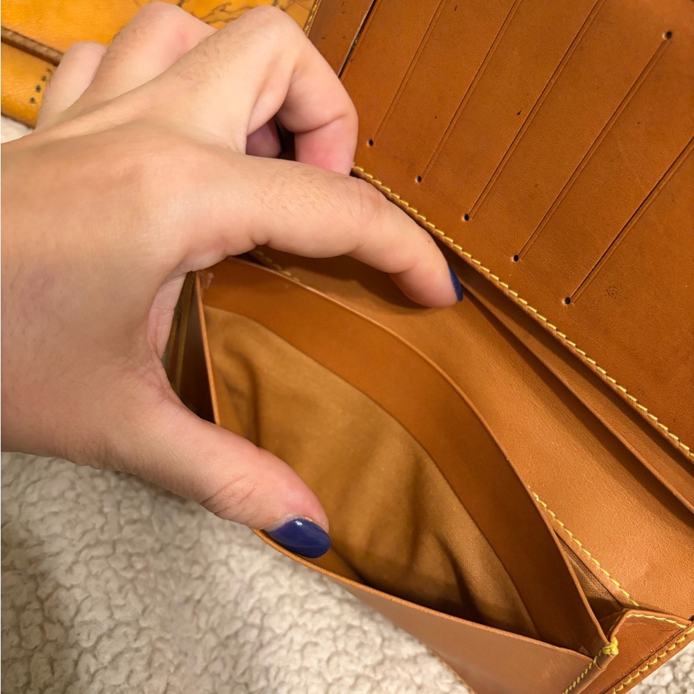 Alviero Martini Italian Leather Wallet - Picture 6 of 11